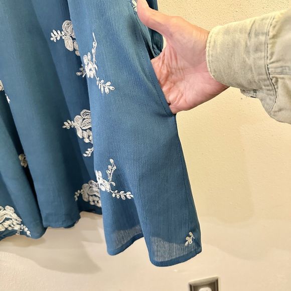 Altar'd State - Blue & White Floral‎ Mini Dress Flowy - Picture 16 of 16